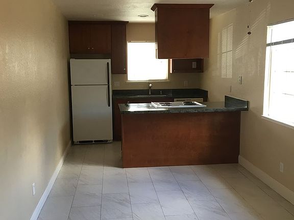 4th image of 116 Hickory St APT B