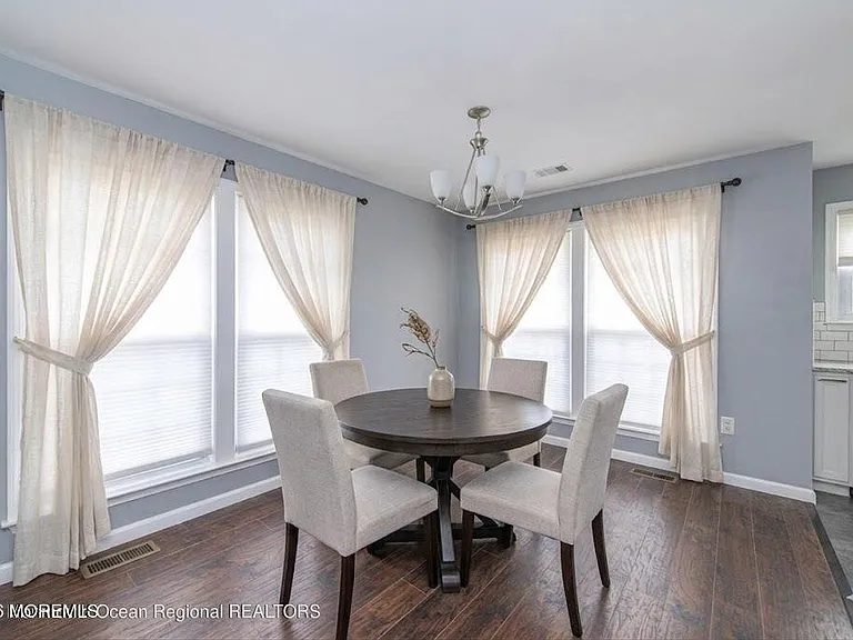 25 Duncan Way — Photo 2