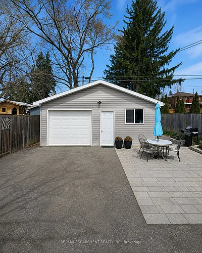 404 Nelson St #GARAGE Photo 1