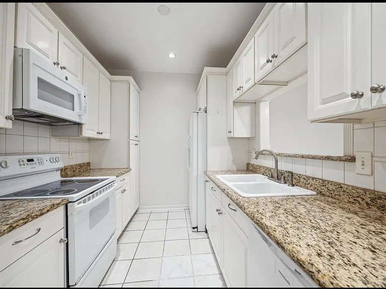 Regency Square Ct — Photo 2
