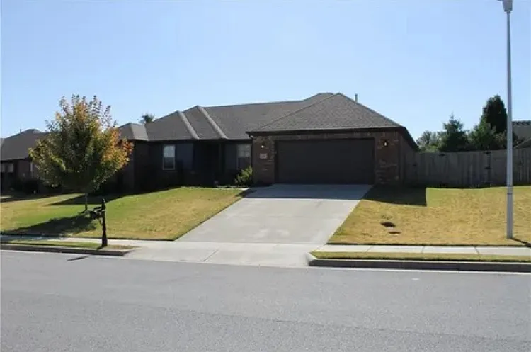 420 Trieste Dr — Photo 1