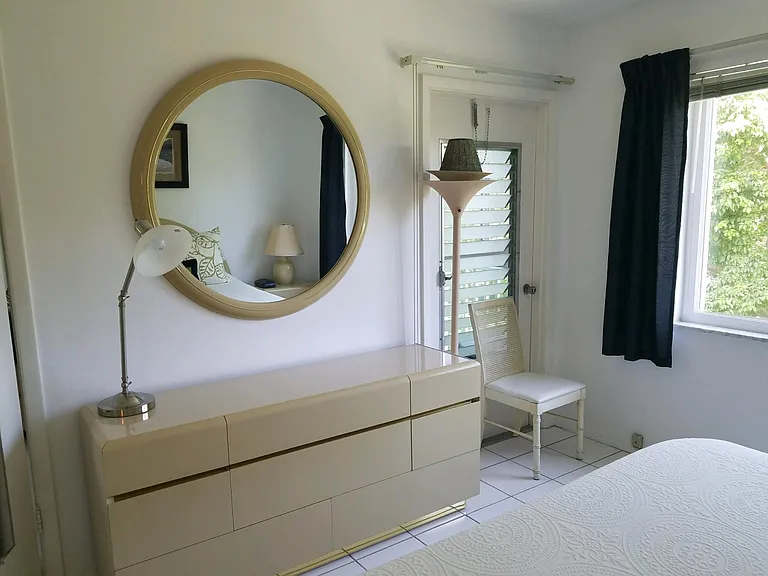 Master Dresser & lamps