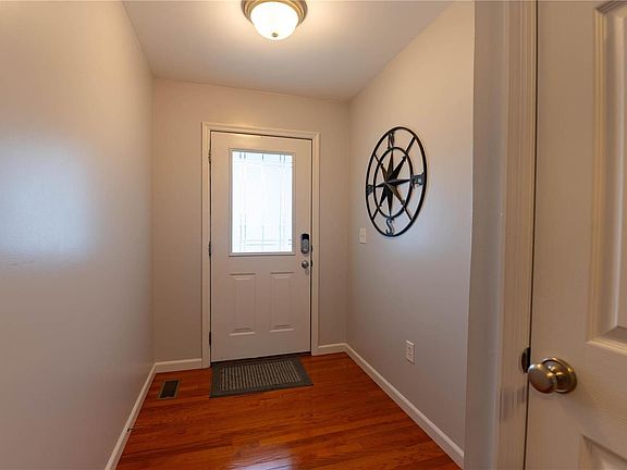 2nd image of 6836 Hampshire Ct