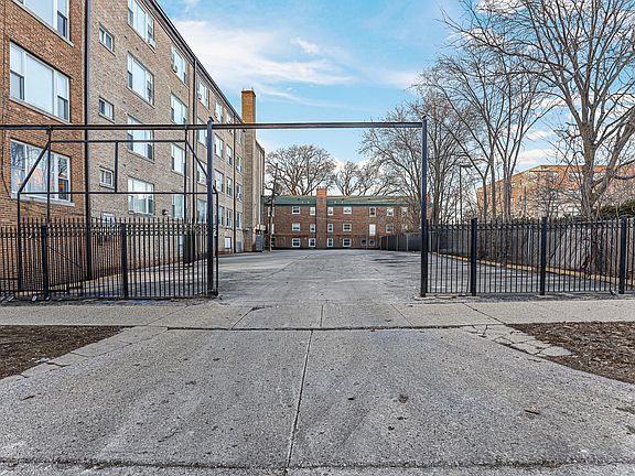 5th image of 2424 W Estes Ave APT 4I