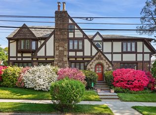 297 E Devonia Avenue, Mount Vernon, NY 10552