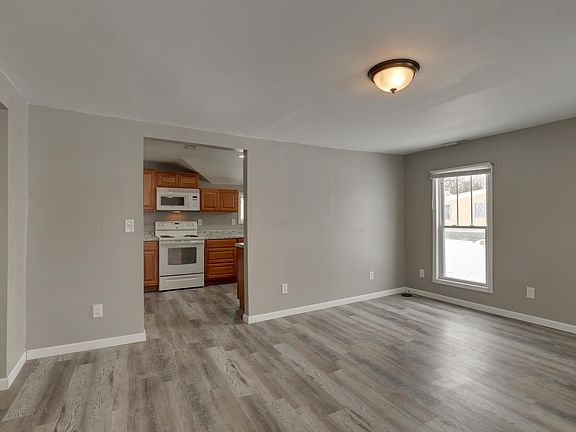 3rd image of 212 Adams St