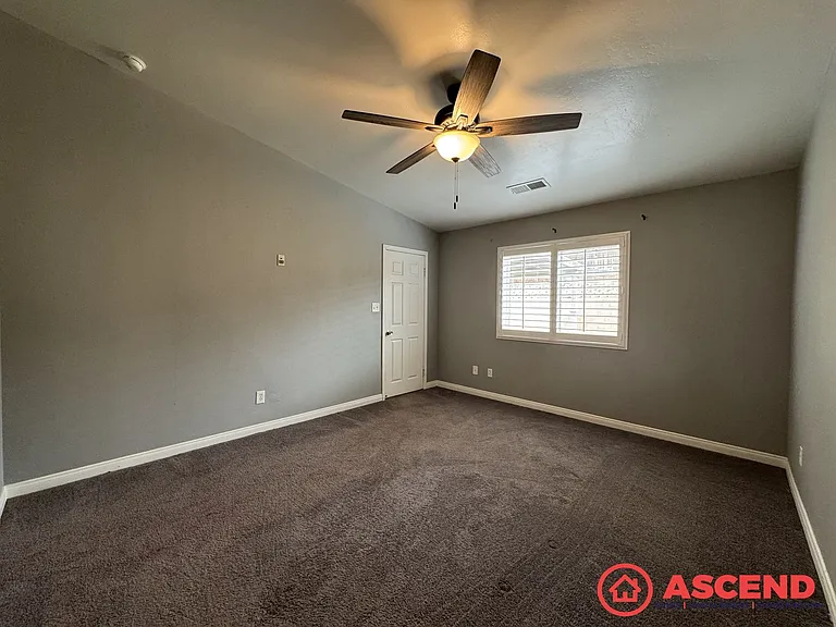 302 Tanner Michael Dr — Photo 5