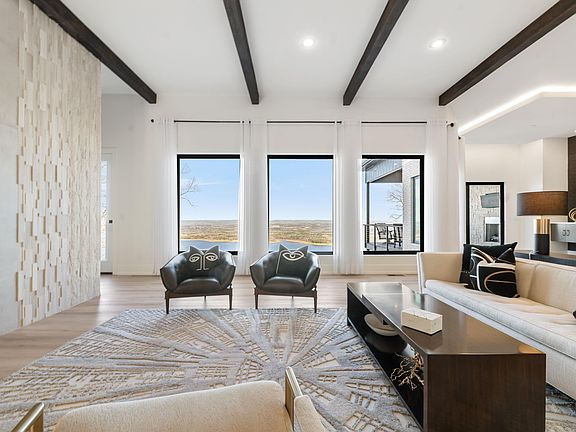 5th image of 111 Bluff View Dr