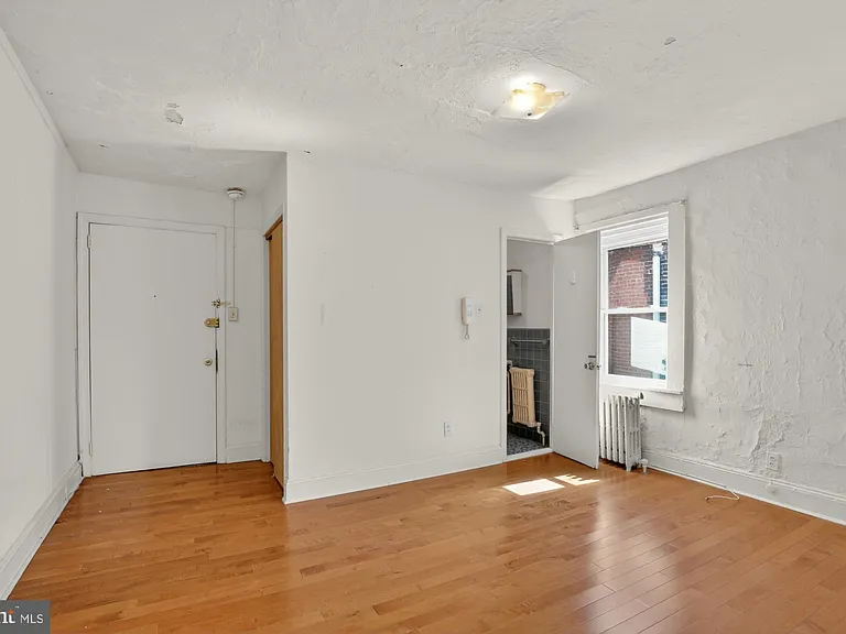 916 Pine St #3R — Photo 2