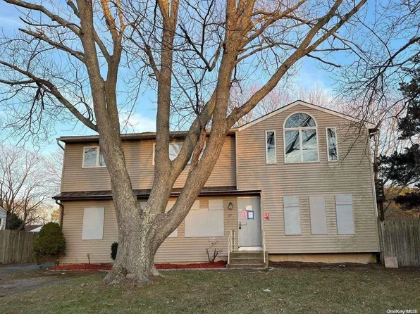 27 Neptune Avenue, Patchogue, NY 11772
