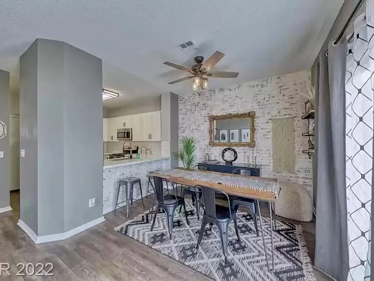 533 Meadbury Dr — Photo 15