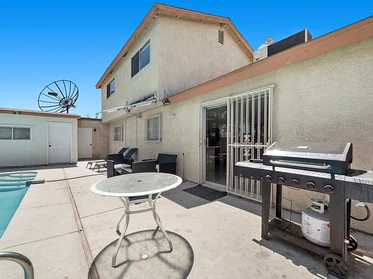 3618 Redwood St — Photo 43