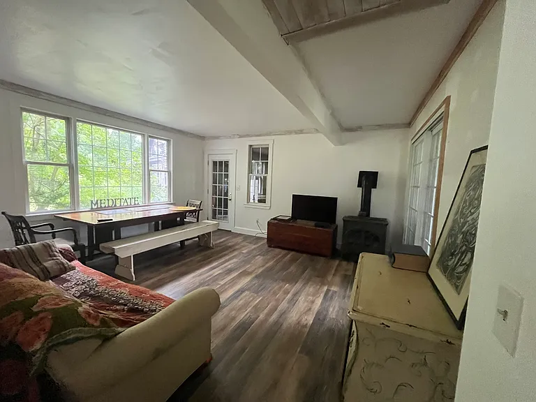 1289 Reed Rd — Photo 2