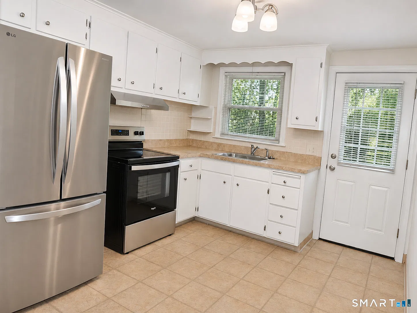 2 bed, 1.0 bath, 741 sqft, $2,100 — Photo 3