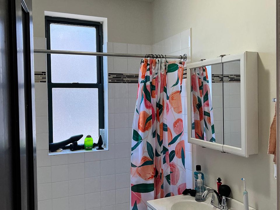 1st image of 3841-43 N Greenview Ave #2