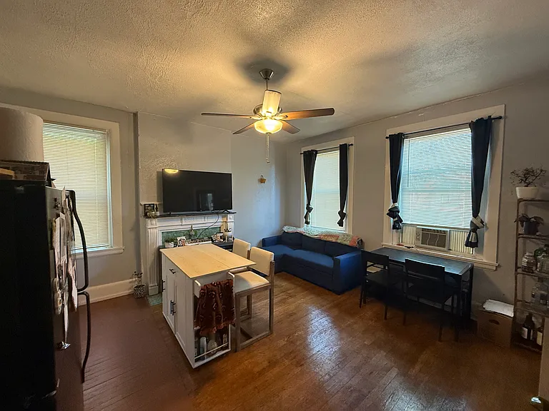 366 S Winebiddle St #6 — Photo 2