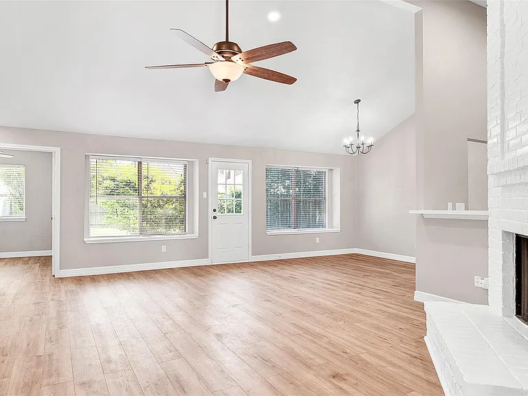 6023 Sean Ct — Photo 7