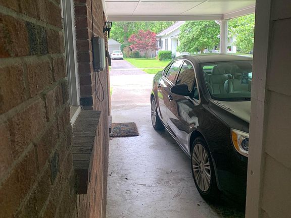 4th image of 929 Lexington Ct