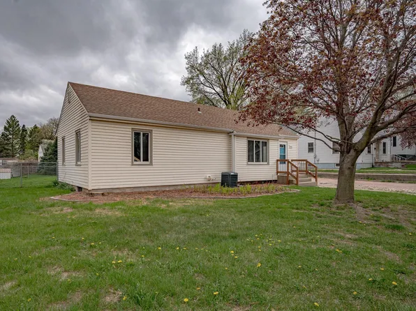 3914 Glenn Ave, Sioux City, IA 51106