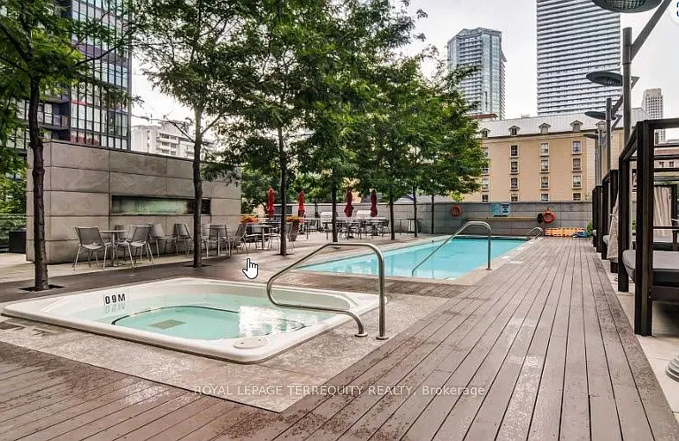 110 Charles St E #2710 — Photo 20