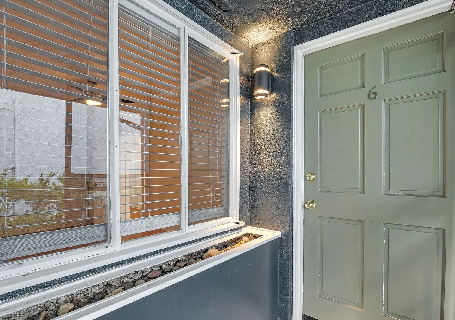 1607 Manning Ave — Photo 2
