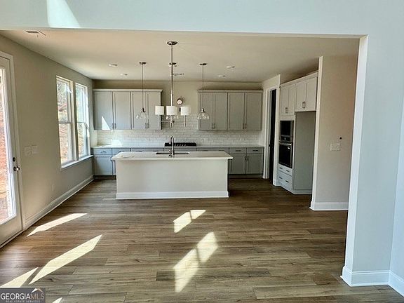 2nd image of 900 Melody Ridge Ln