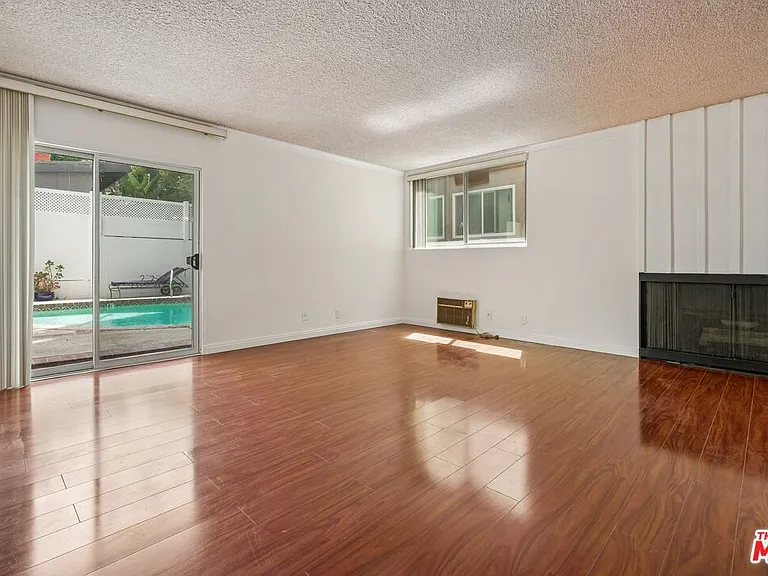 530 S Barrington Ave #110 — Photo 5