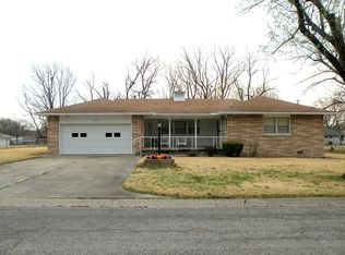 1224 N Chestnut St, Nevada, MO 64772