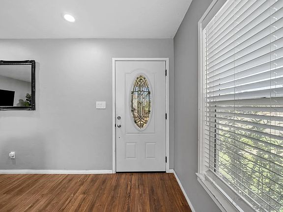 5th image of 220 Beech Ave