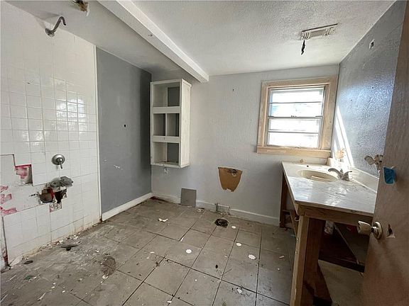 5th image of 4140 Meyers Ln