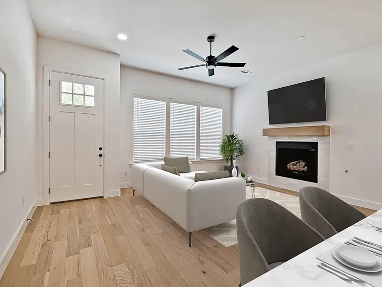 502 W Persimmon St — Photo 2