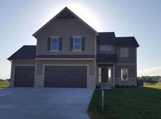 1007 SW Whippoorwill Ln, Oak Grove, MO 64075