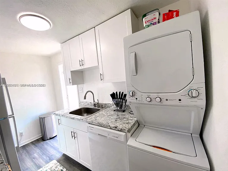 344 NW 7th Ave — Photo 8