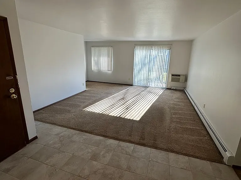 Plaza IV Apartments in St. Francis. — Photo 17