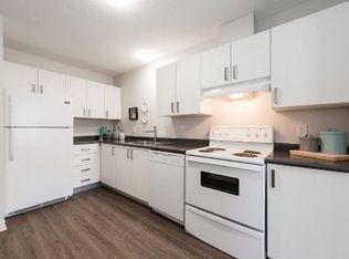 2169 Elmira Dr #1A, Ottawa, ON K2C 1H3