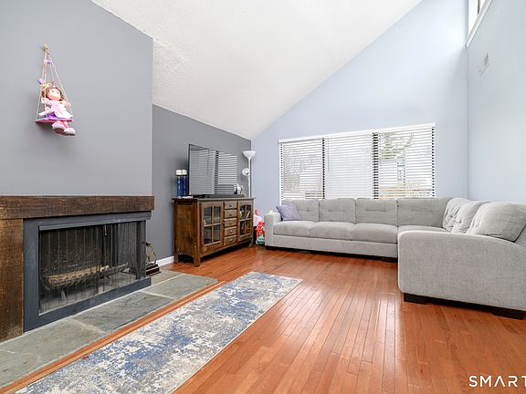 3rd image of 1 Apricot Lane #1