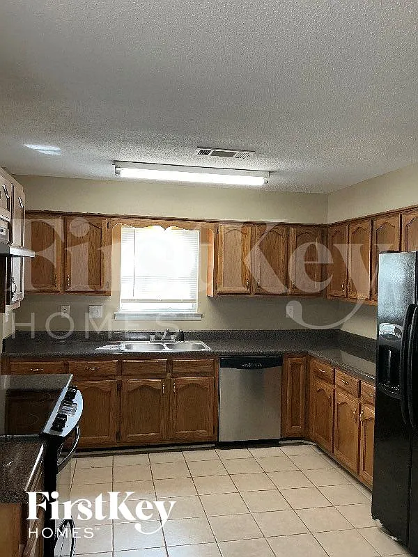 3 bed, 2.5 bath, 1623 sqft, $1,990 — Photo 4