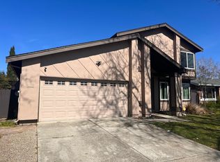 969 W 6th St, Gilroy, CA 95020