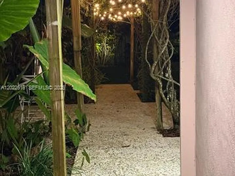 6851 SW 77th Ter — Photo 37