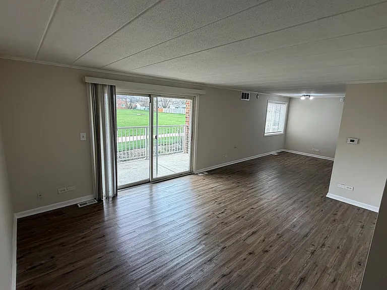 1112 Westover Ln #1B — Photo 2
