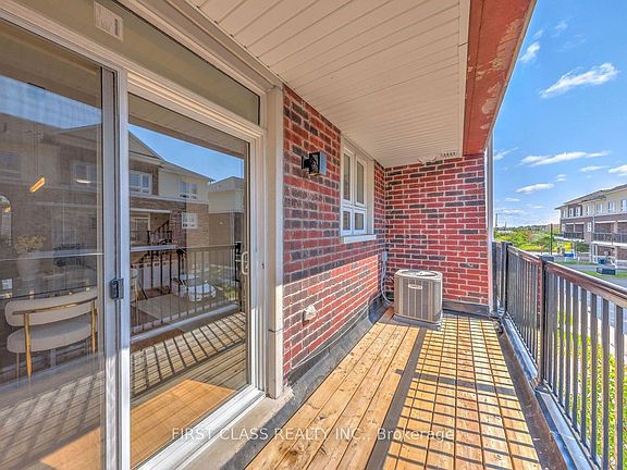 5th image of 22 Massachusetts Ln