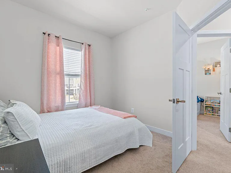 6247 Islington St — Photo 26