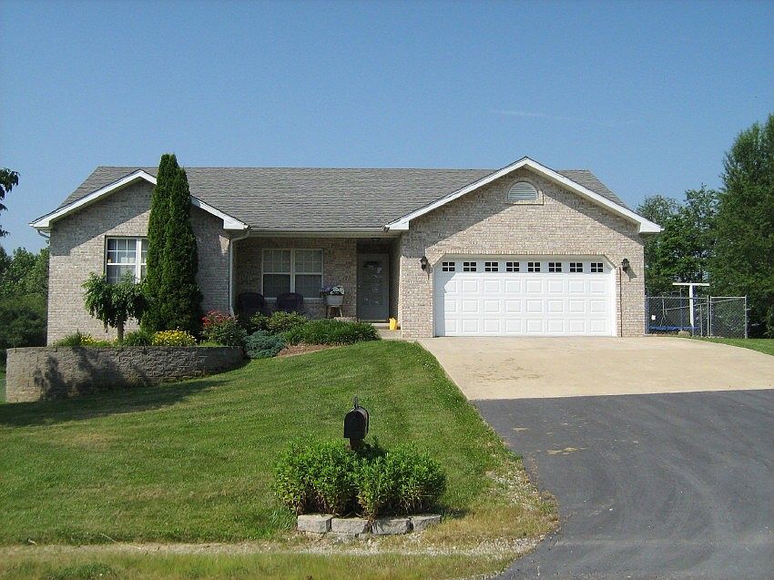 1st image of 1445 Hillcrest Dr