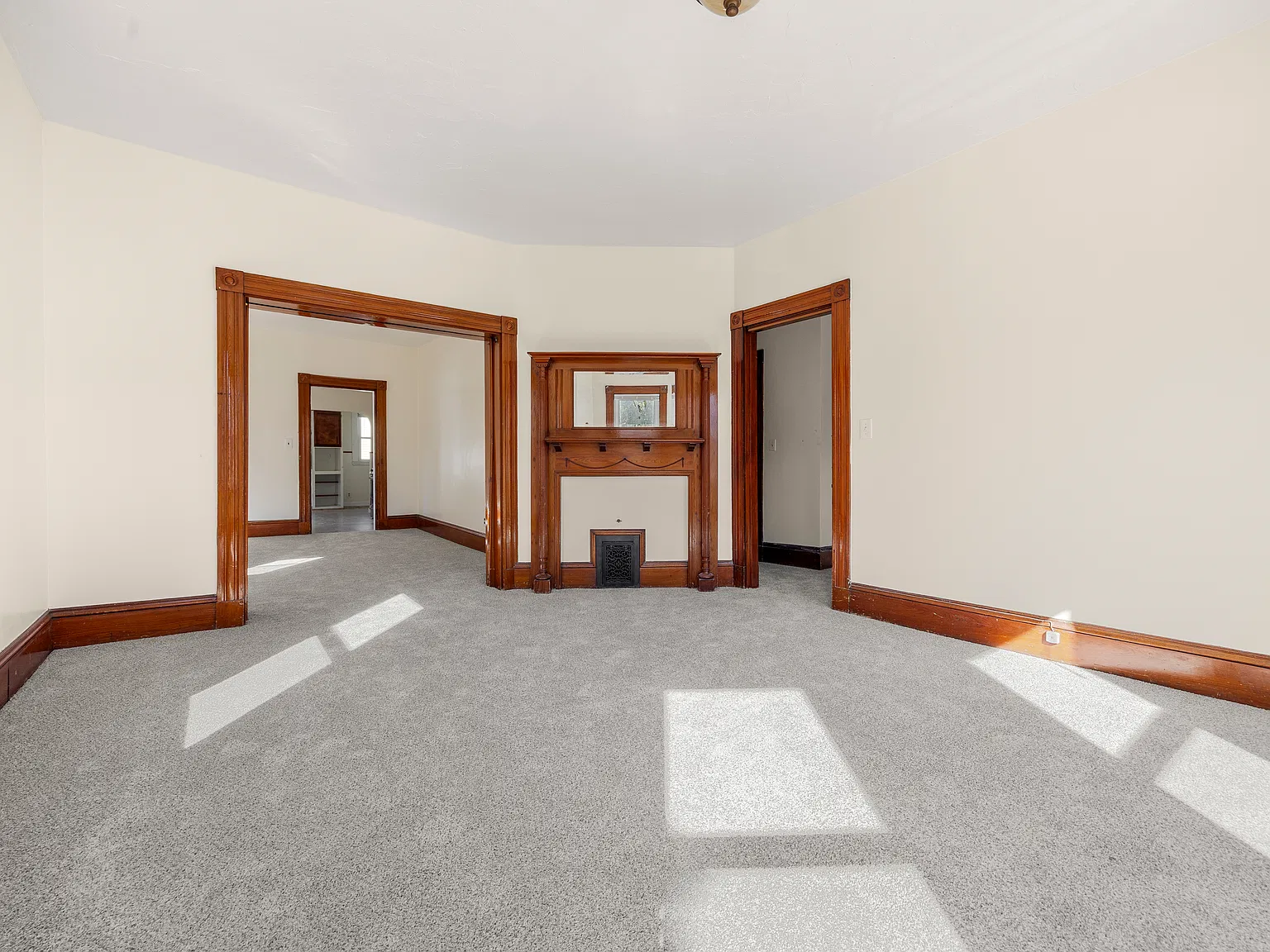 3 bed, 1300 sqft, $3,350 — Photo 4
