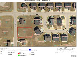 206 Woodland Dr, Lebanon, IL 62254