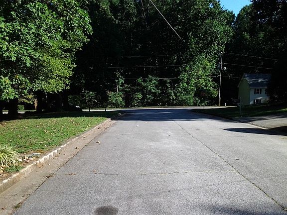 4th image of 1876 York Ct