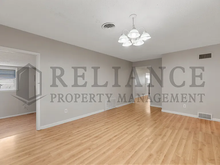 2732 N Grove St — Photo 8