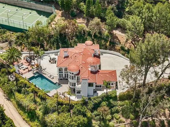 10696 Skyline Dr, Santa Ana, CA 92705