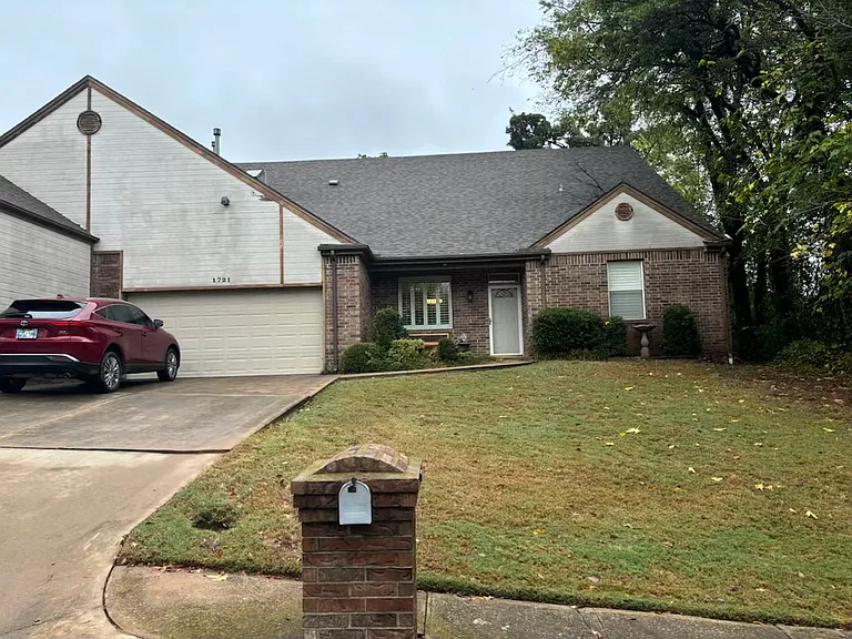 1721 Windhill Ave — Photo 1