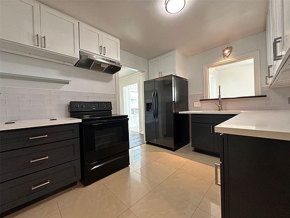 4th image of 3809 Wentworth St #0